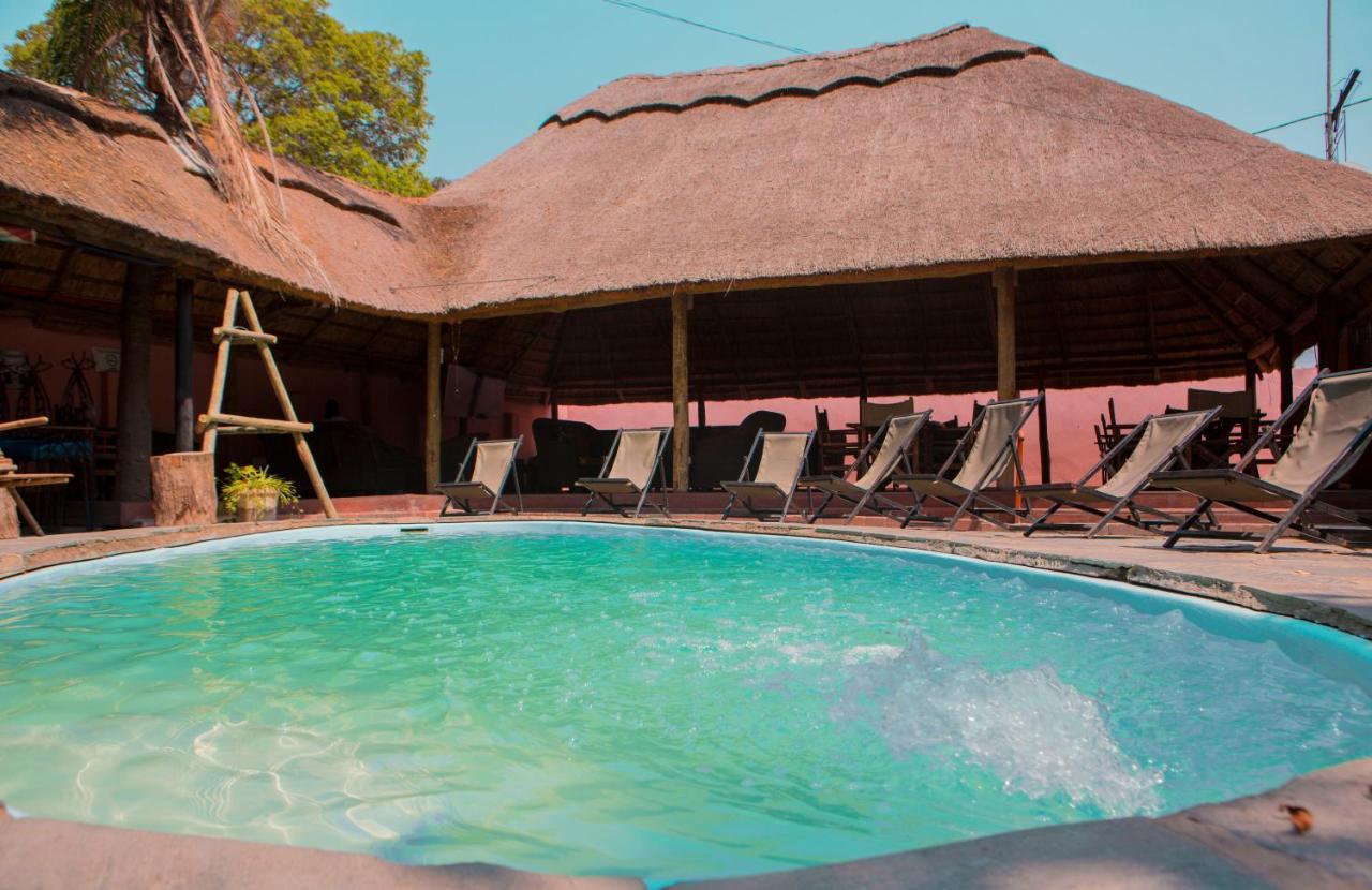 A Pousada Lusaka Backpackers Exterior foto