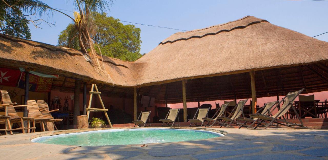 A Pousada Lusaka Backpackers Exterior foto