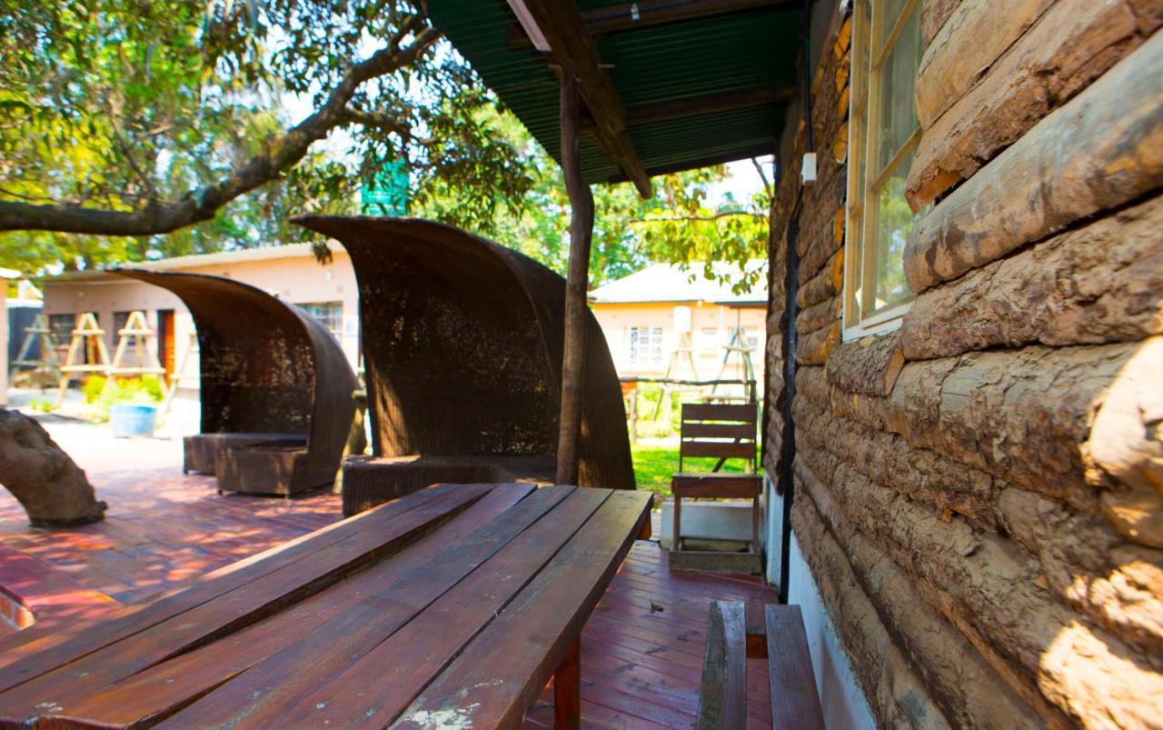 A Pousada Lusaka Backpackers Exterior foto