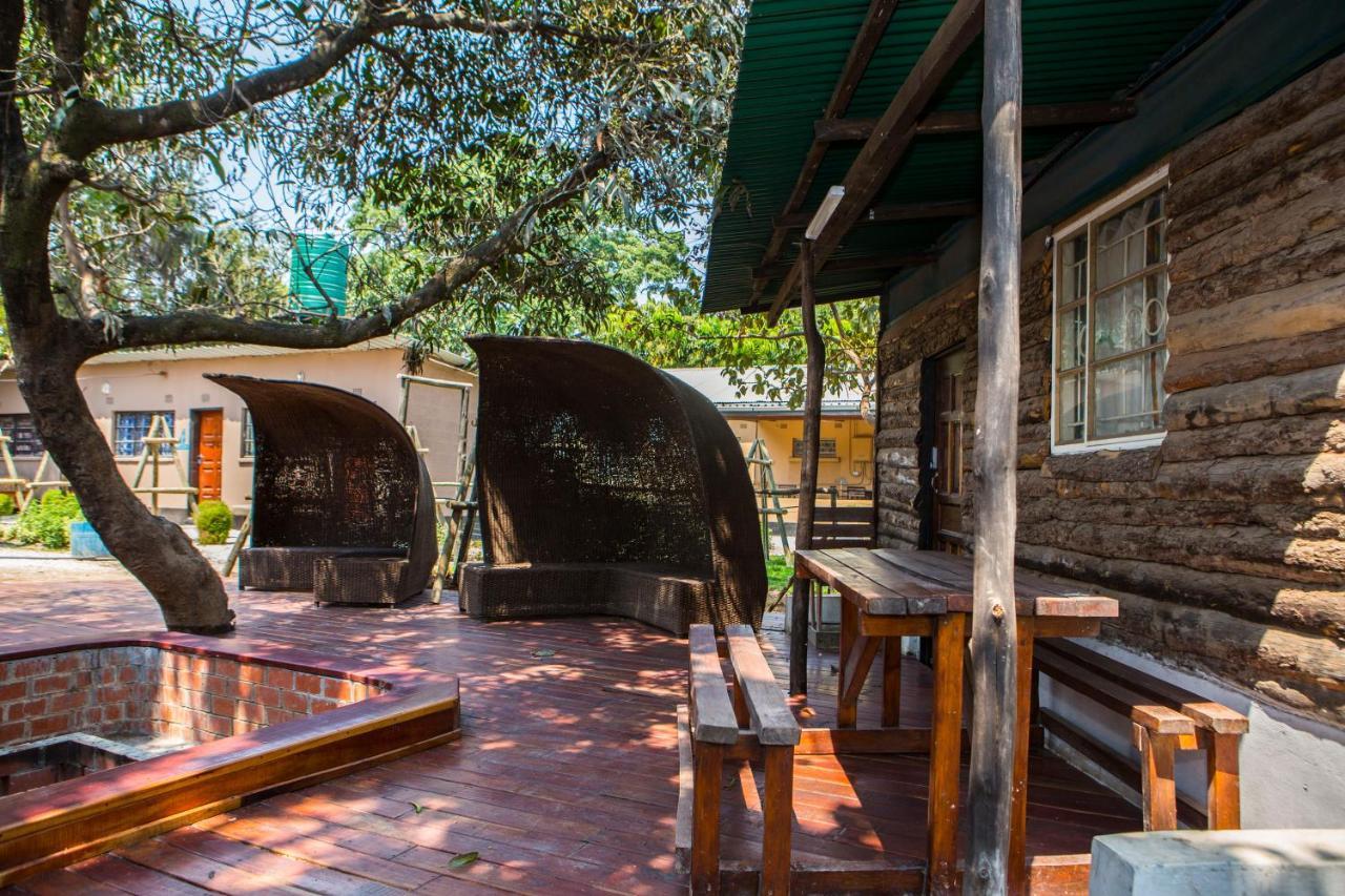 A Pousada Lusaka Backpackers Exterior foto