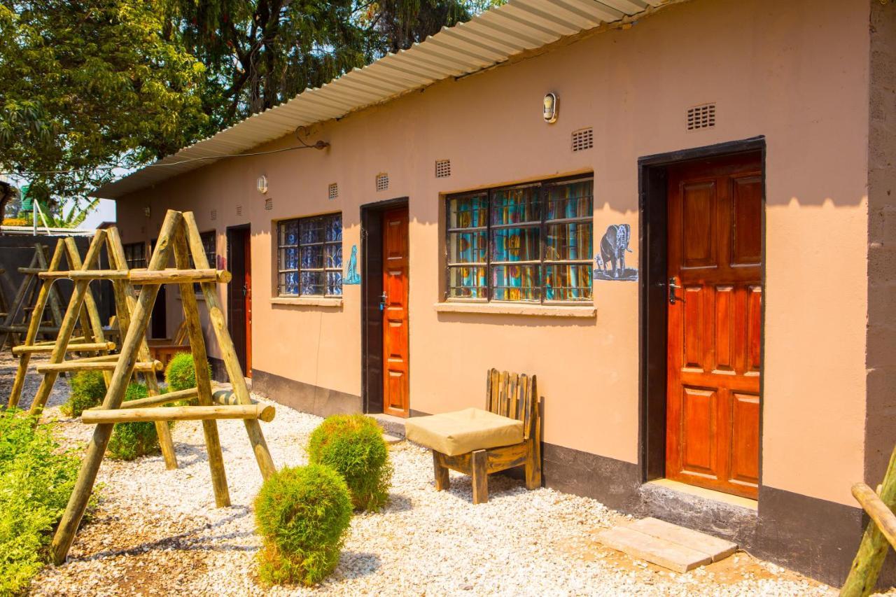 A Pousada Lusaka Backpackers Exterior foto