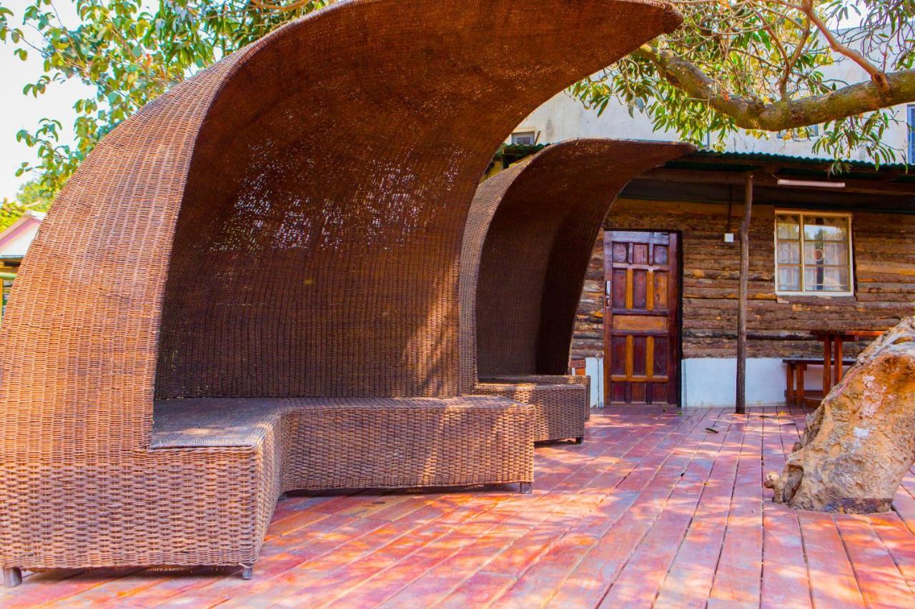 A Pousada Lusaka Backpackers Exterior foto