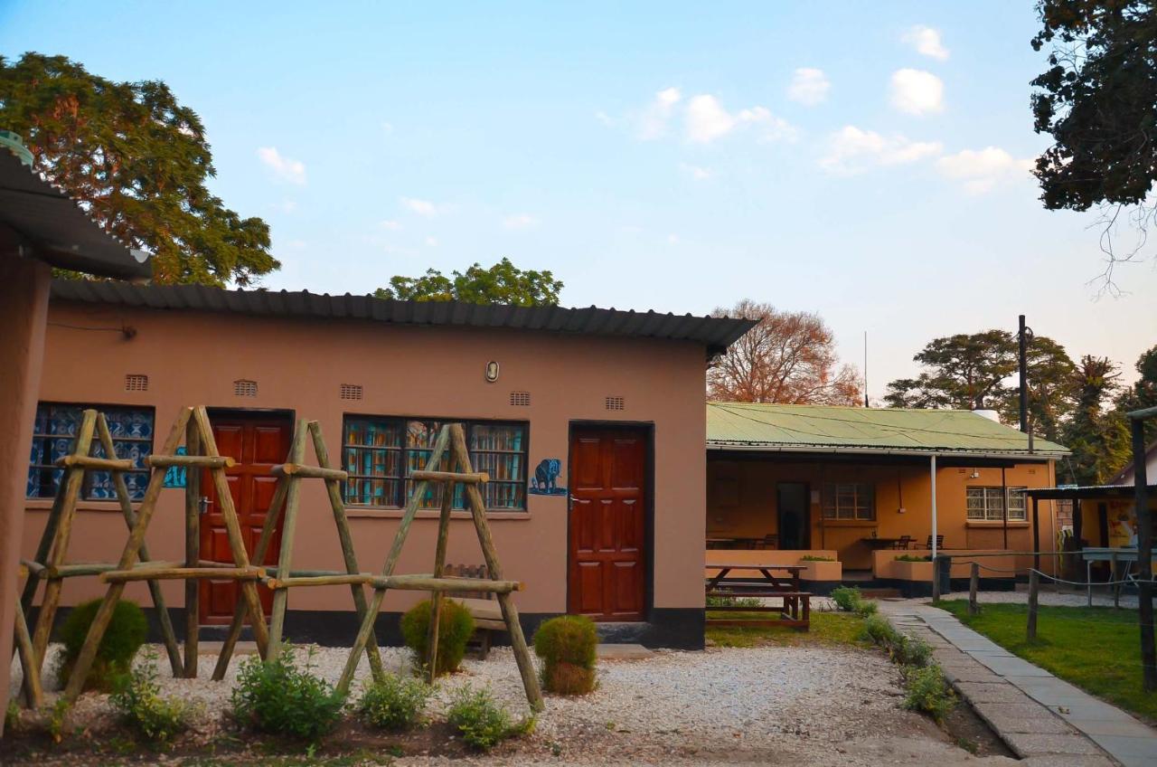A Pousada Lusaka Backpackers Exterior foto