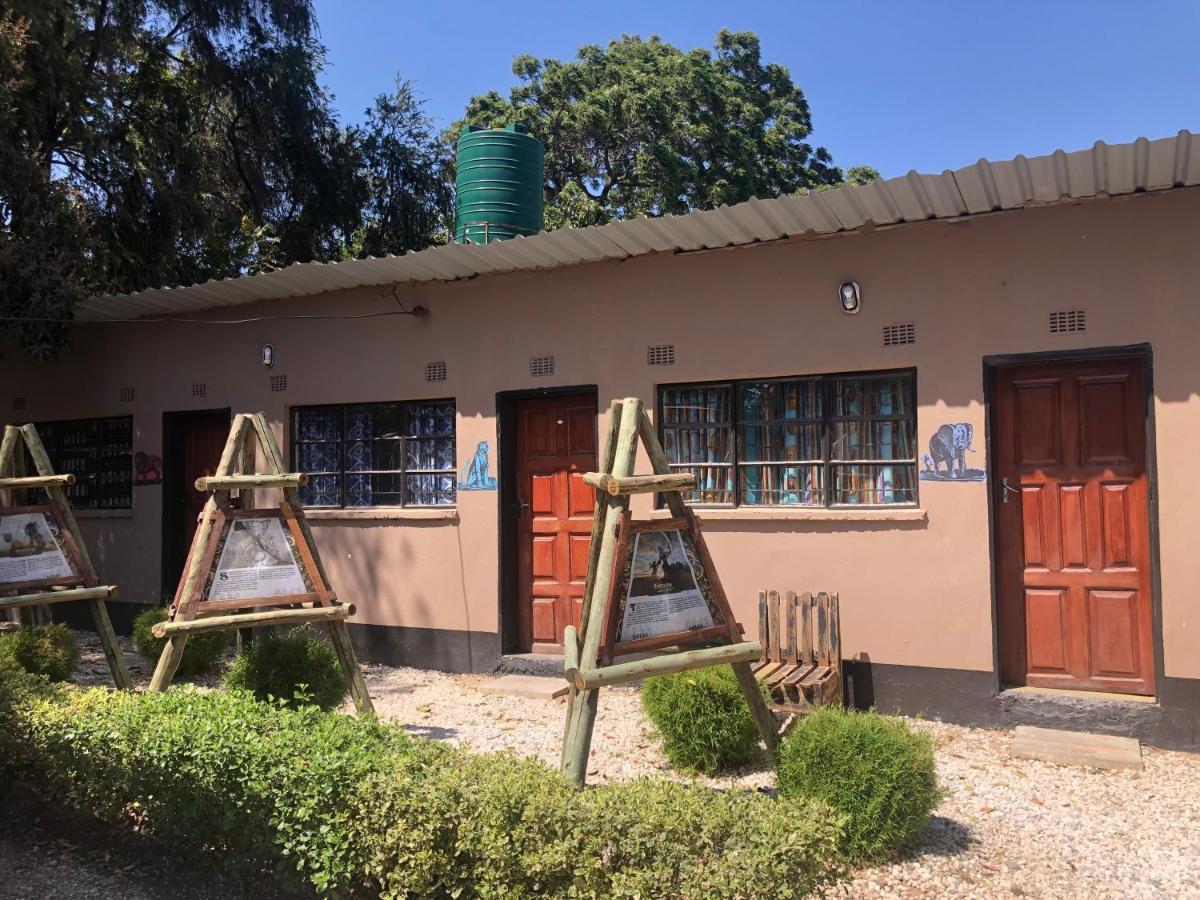 A Pousada Lusaka Backpackers Exterior foto
